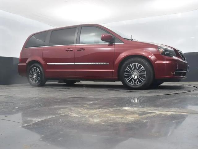 2014 Chrysler Town & Country S