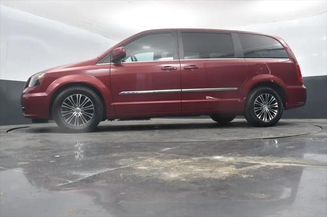 2014 Chrysler Town & Country S