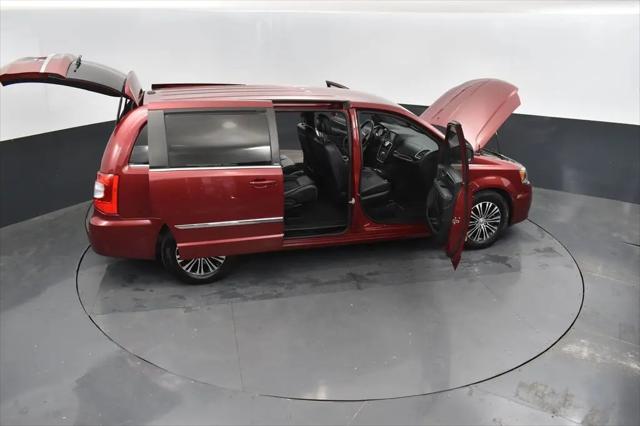 2014 Chrysler Town & Country S