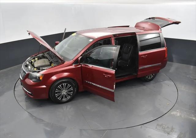 2014 Chrysler Town & Country S