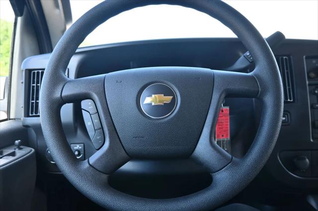 2026 Chevrolet Express Cargo Van 2500 Regular Wheelbase, WT, RWD
