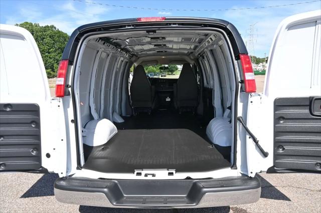 2026 Chevrolet Express Cargo Van 2500 Regular Wheelbase, WT, RWD