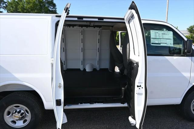 2026 Chevrolet Express Cargo Van 2500 Regular Wheelbase, WT, RWD