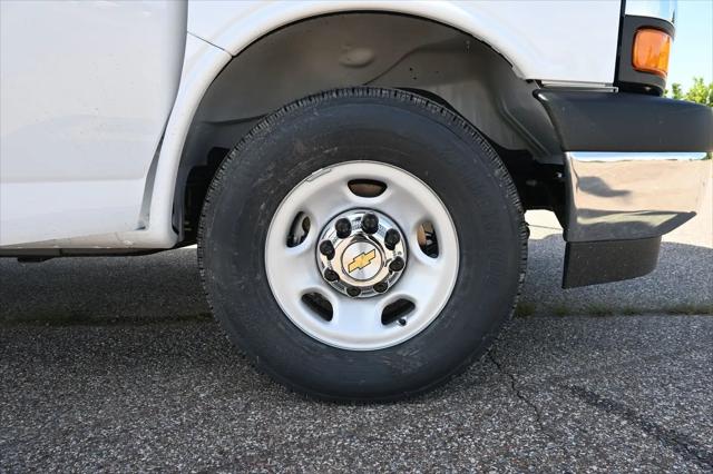 2026 Chevrolet Express Cargo Van 2500 Regular Wheelbase, WT, RWD