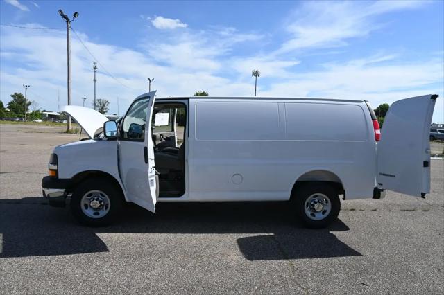 2026 Chevrolet Express Cargo Van 2500 Regular Wheelbase, WT, RWD