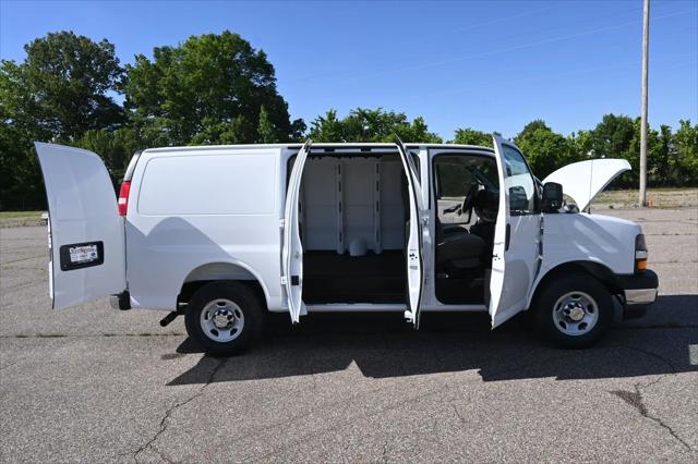 2026 Chevrolet Express Cargo Van 2500 Regular Wheelbase, WT, RWD