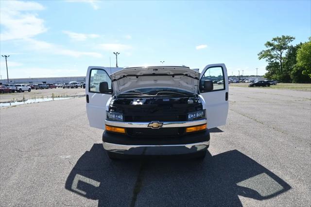 2026 Chevrolet Express Cargo Van 2500 Regular Wheelbase, WT, RWD