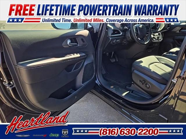 2027 Chrysler Pacifica Select