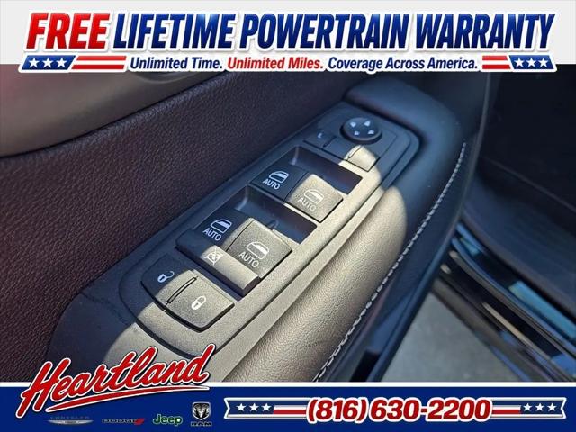 2027 Chrysler Pacifica Select