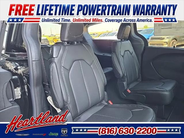 2027 Chrysler Pacifica Select