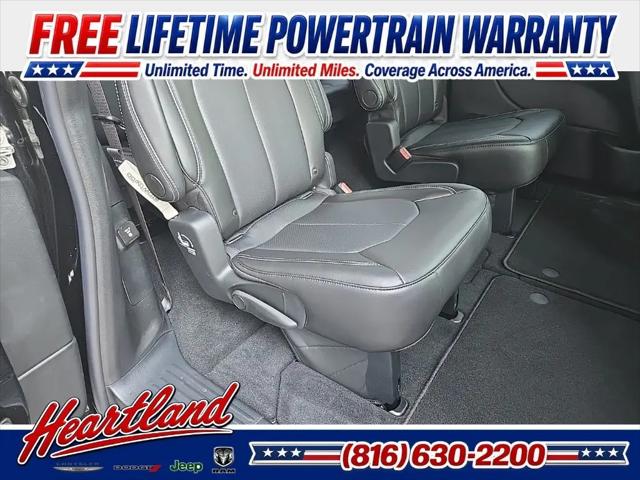 2027 Chrysler Pacifica Select