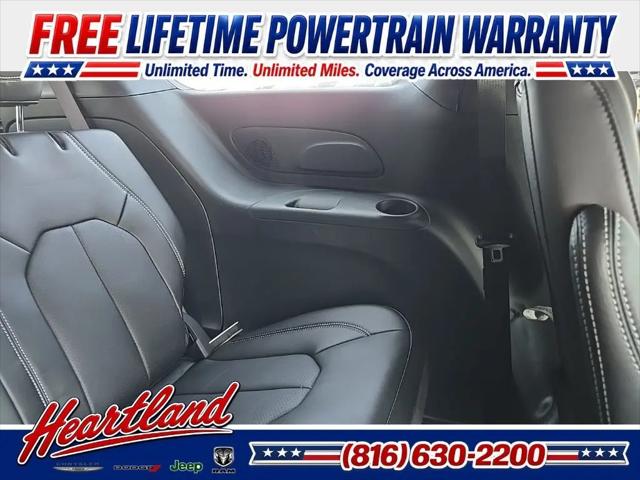 2027 Chrysler Pacifica Select