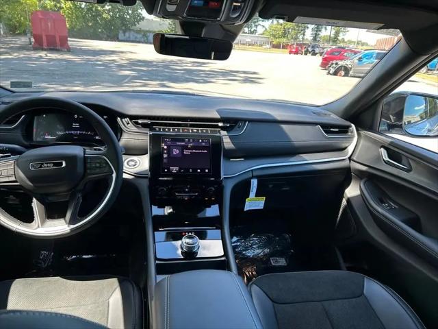 2025 Jeep Grand Cherokee Altitude 4x4