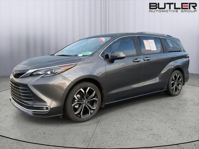 2025 Toyota Sienna Platinum