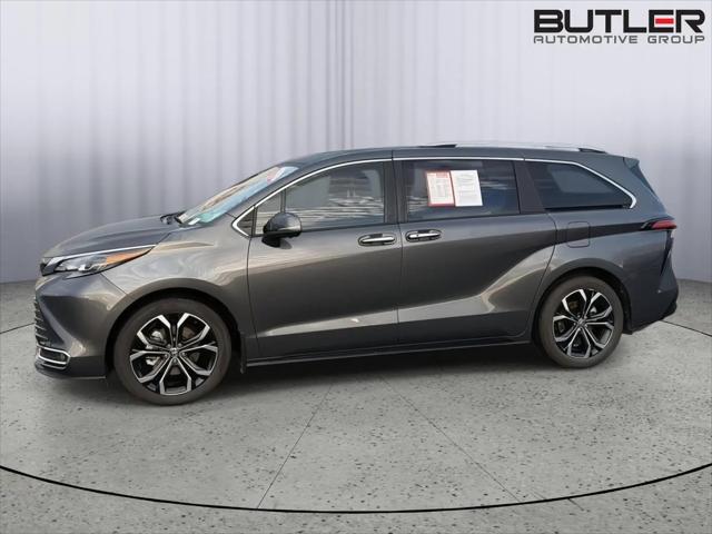 2025 Toyota Sienna Platinum