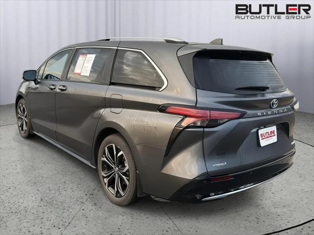 2025 Toyota Sienna Platinum