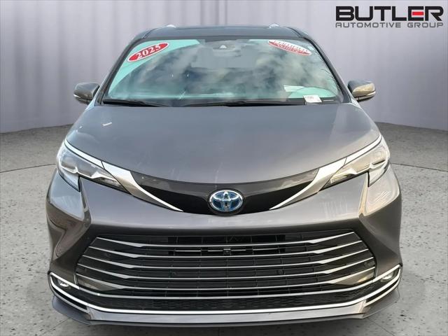 2025 Toyota Sienna Platinum