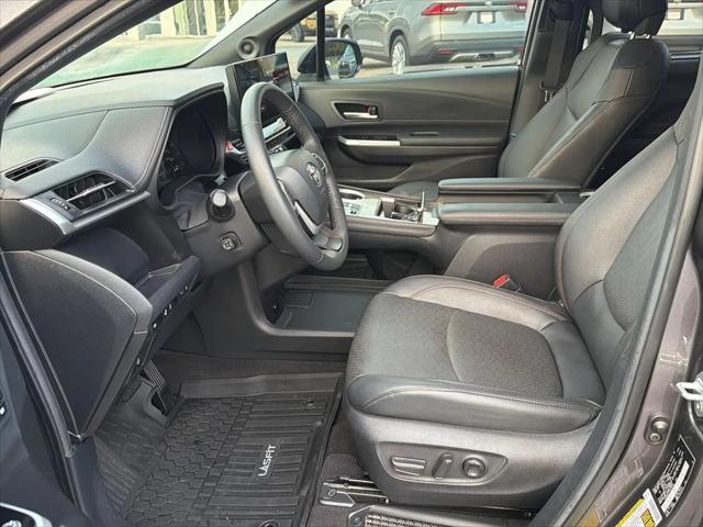 2025 Toyota Sienna Platinum