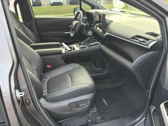 2025 Toyota Sienna Platinum