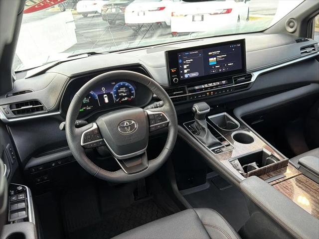 2025 Toyota Sienna Platinum
