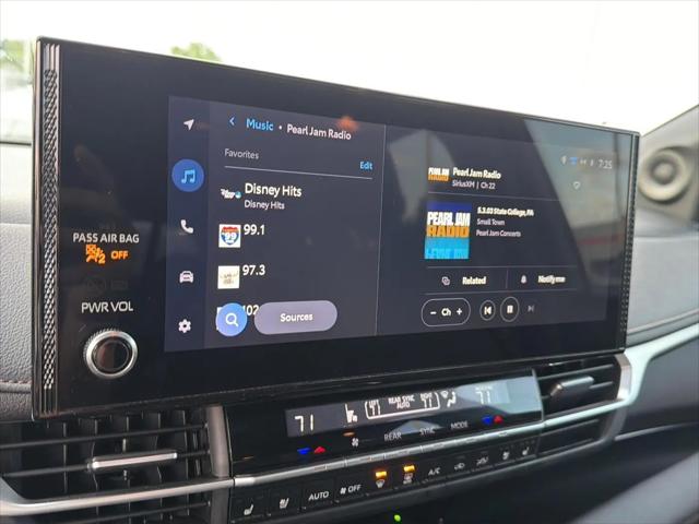 2025 Toyota Sienna Platinum