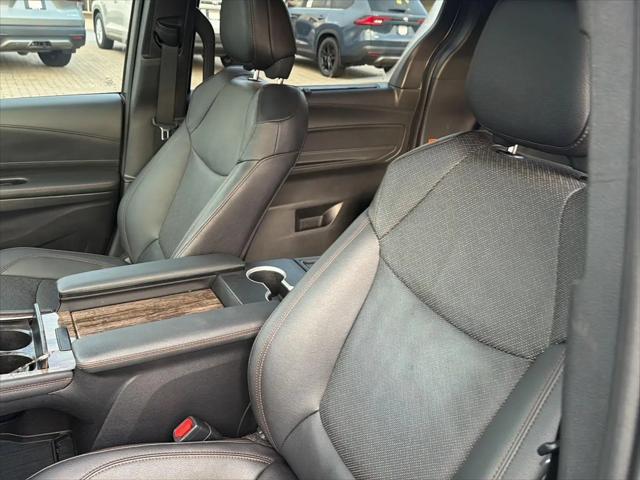 2025 Toyota Sienna Platinum