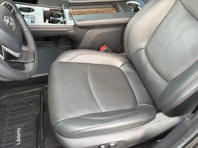 2025 Toyota Sienna Platinum