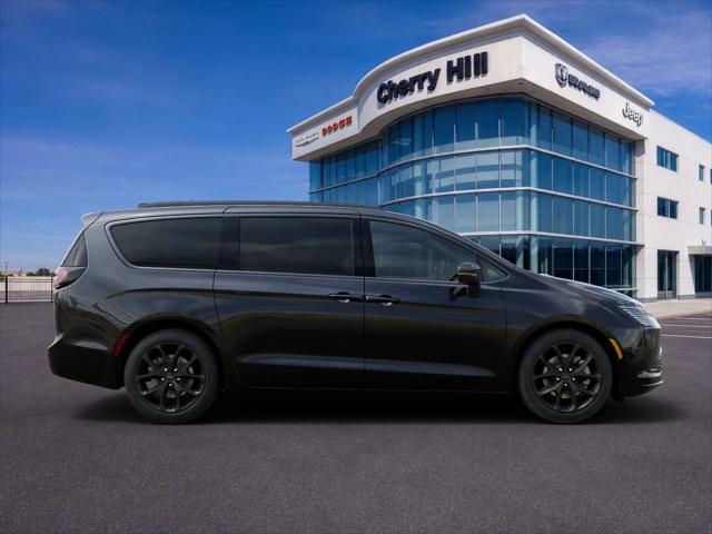 2027 Chrysler Pacifica Limited AWD
