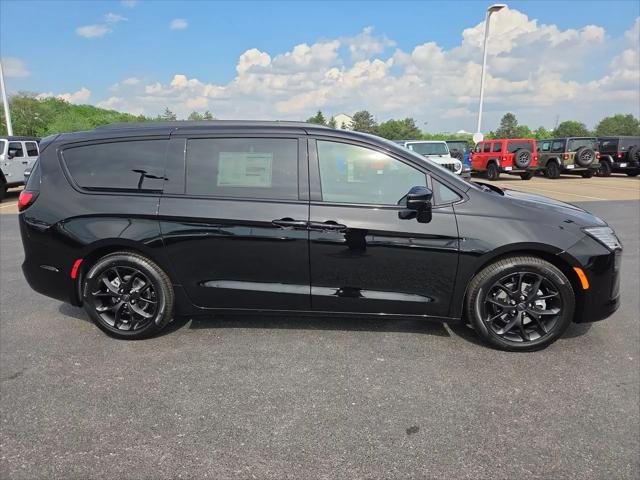 2027 Chrysler Pacifica Limited