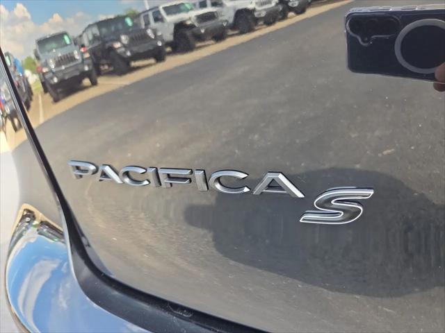 2027 Chrysler Pacifica Limited