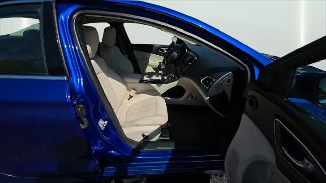 2017 Chrysler 200 Limited Platinum