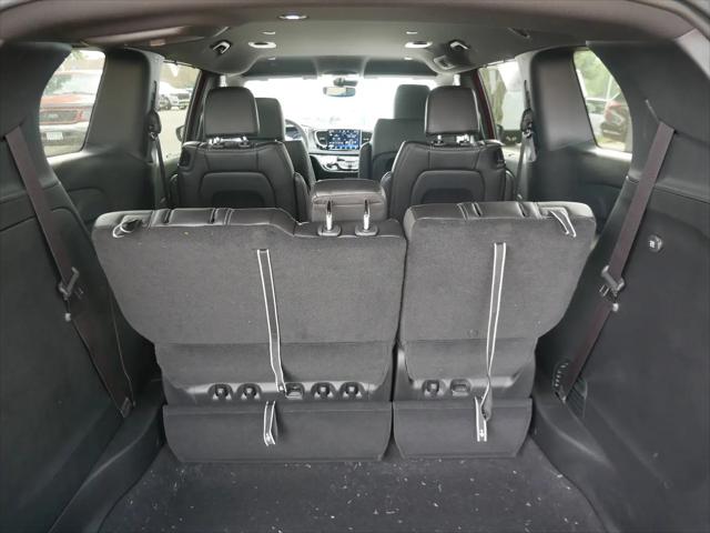 2027 Chrysler Pacifica Select
