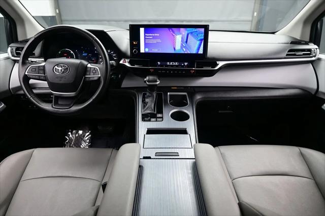 2025 Toyota Sienna XLE