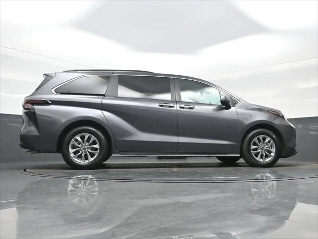 2025 Toyota Sienna XLE