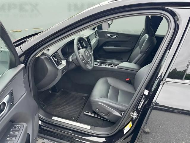 2024 Volvo XC60 B5 Core Dark Theme