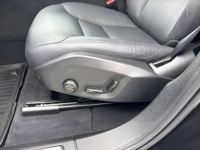 2024 Volvo XC60 B5 Core Dark Theme