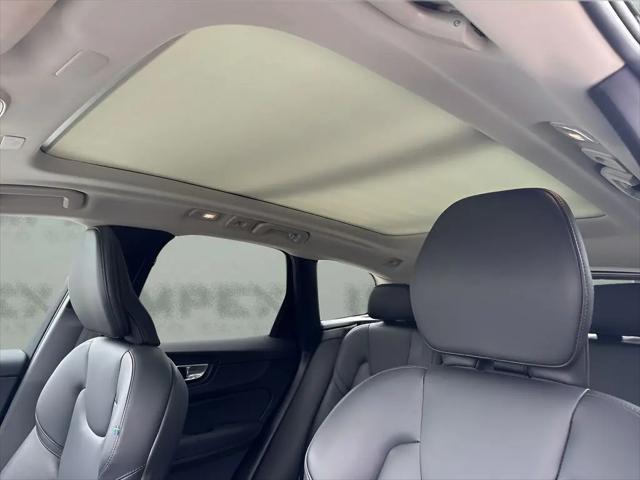 2024 Volvo XC60 B5 Core Dark Theme
