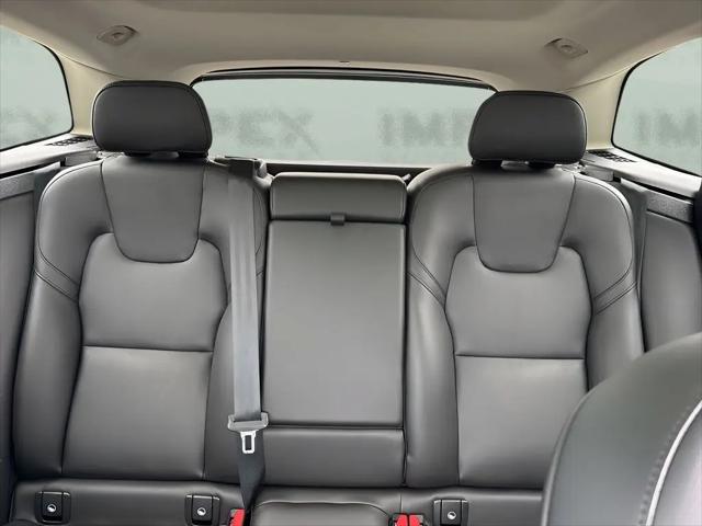 2024 Volvo XC60 B5 Core Dark Theme