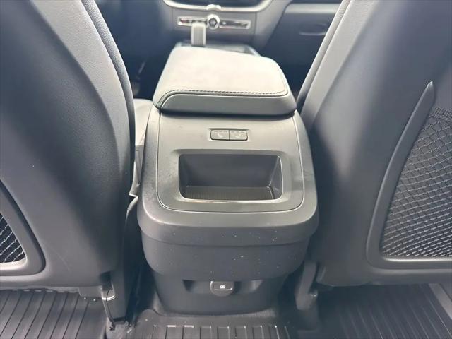 2024 Volvo XC60 B5 Core Dark Theme