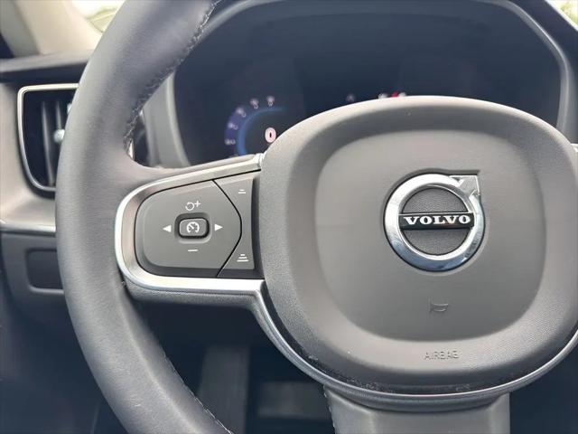 2024 Volvo XC60 B5 Core Dark Theme