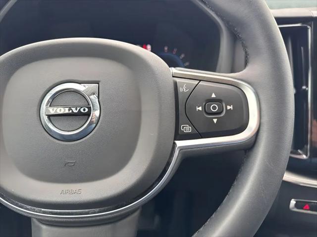2024 Volvo XC60 B5 Core Dark Theme