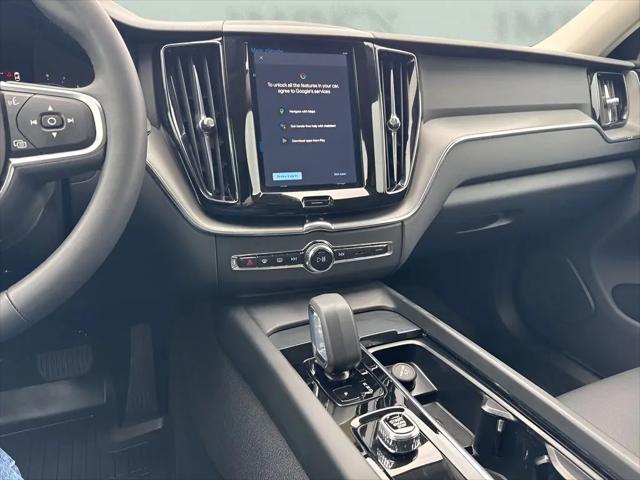 2024 Volvo XC60 B5 Core Dark Theme