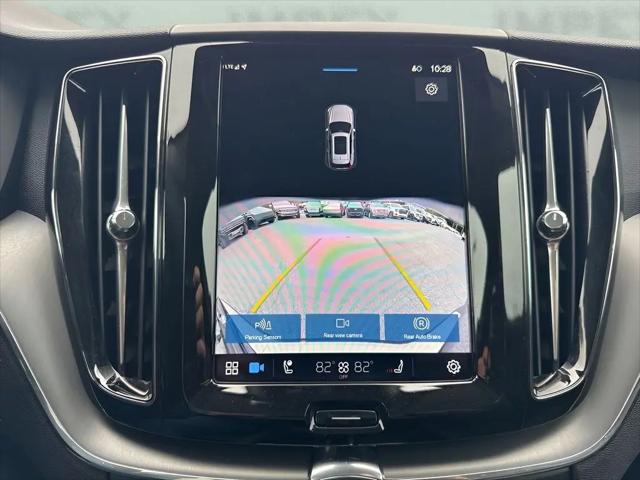 2024 Volvo XC60 B5 Core Dark Theme