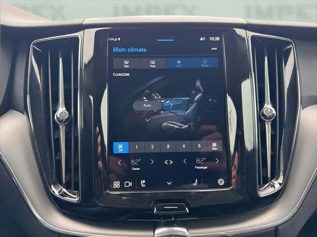 2024 Volvo XC60 B5 Core Dark Theme