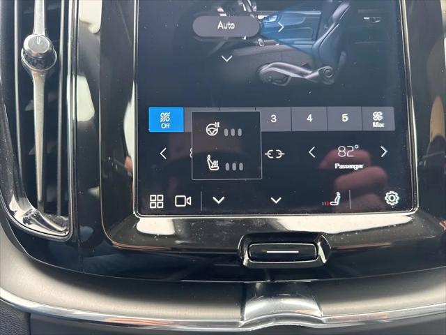 2024 Volvo XC60 B5 Core Dark Theme