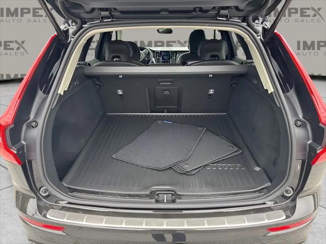 2024 Volvo XC60 B5 Core Dark Theme