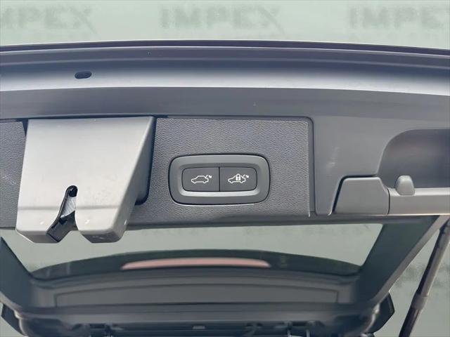 2024 Volvo XC60 B5 Core Dark Theme