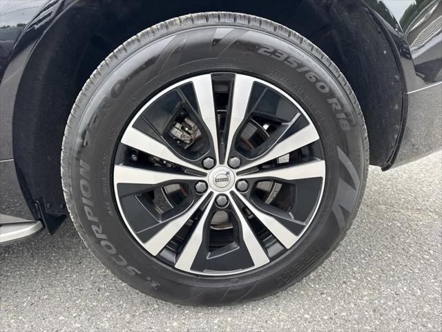 2024 Volvo XC60 B5 Core Dark Theme