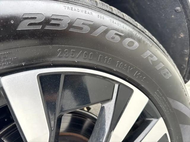 2024 Volvo XC60 B5 Core Dark Theme
