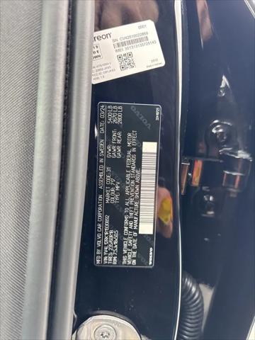 2024 Volvo XC60 B5 Core Dark Theme